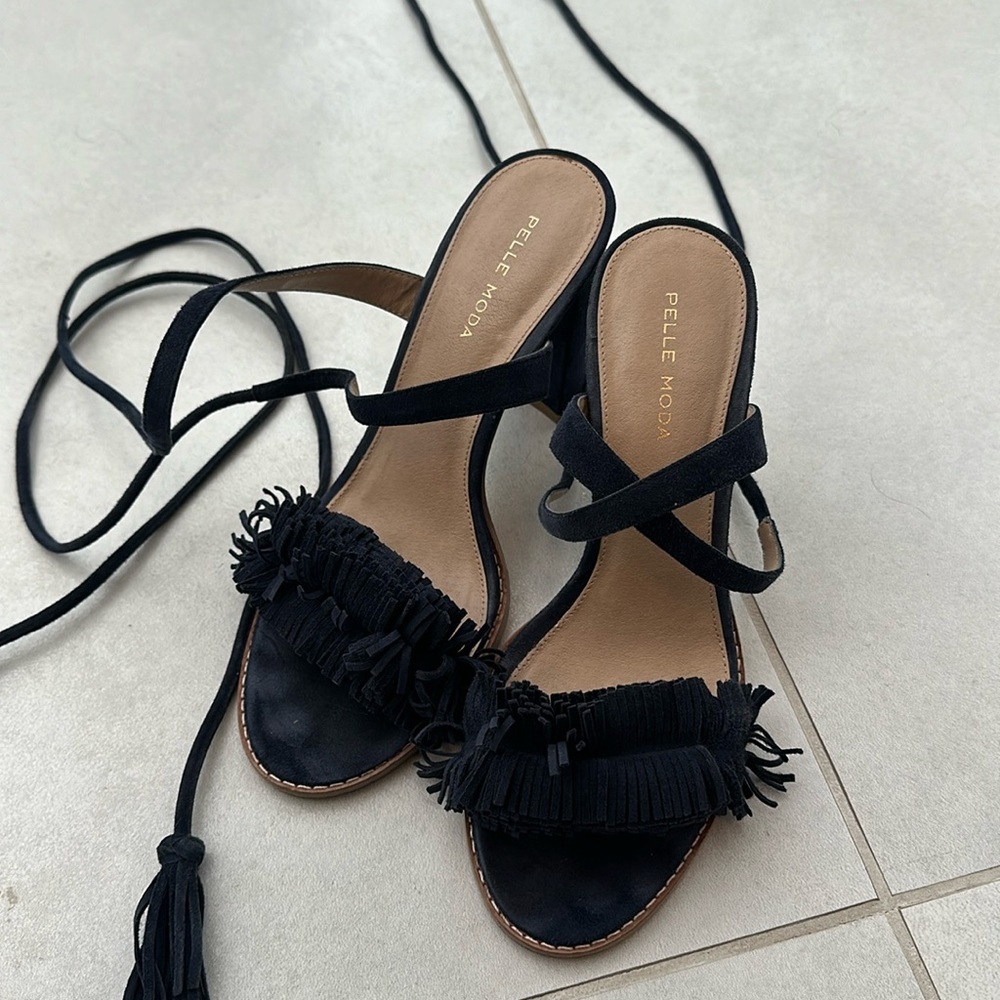 Pelle Moda size 8 navy blue